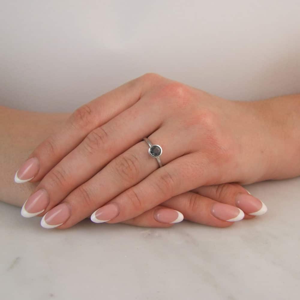 Round Platinum Teal Sapphire Ring - Image 2